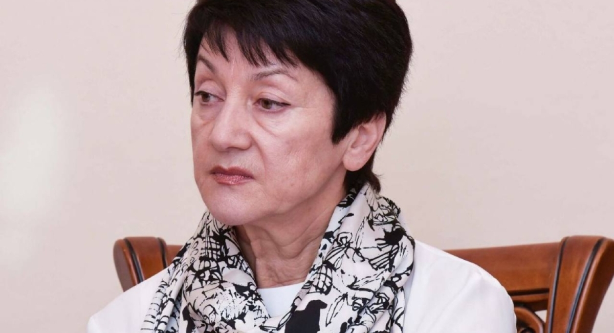 Президент Абхазии Бадра Гунба поздравил супругу Первого Президента Абхазии В. Г. Ардзинба Светлану Джергения с Новым годом