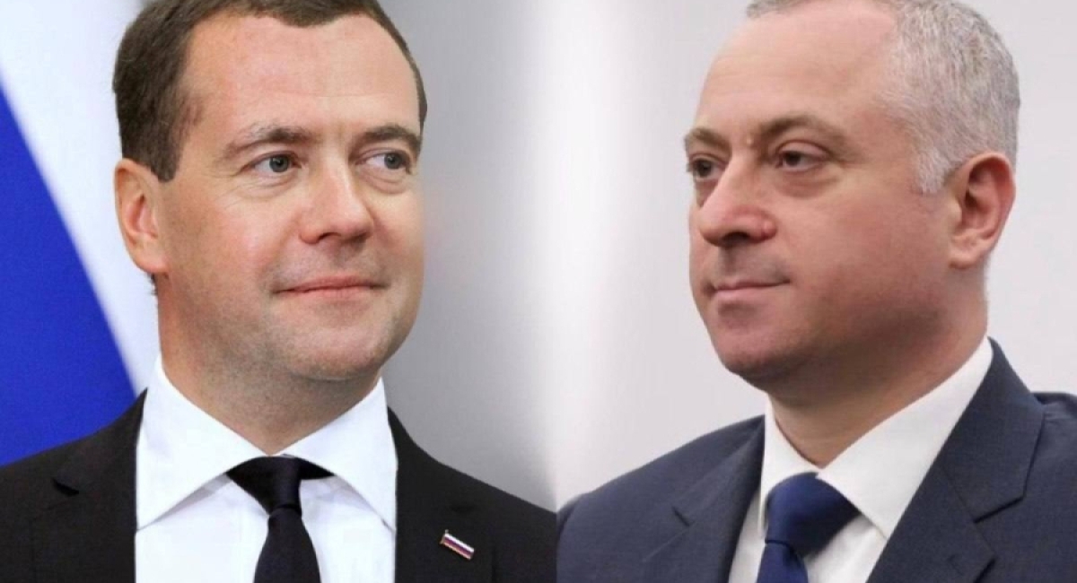 Заместитель Председателя Совета Безопасности России Дмитрий Медведев поздравил Президента Абхазии Бадру Гунба с Днем Победы и Независимости