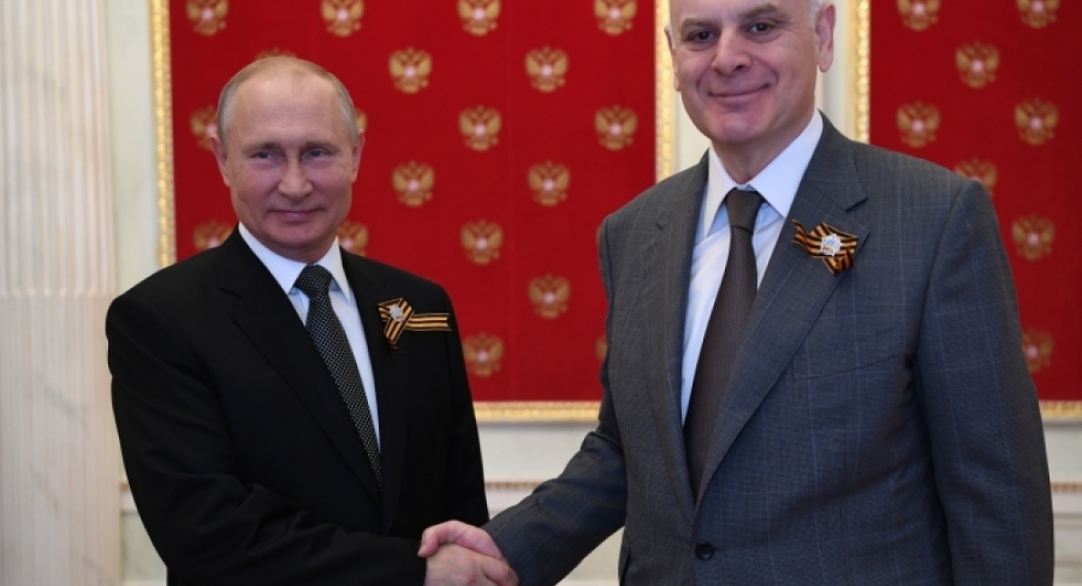 President of Abkhazia Aslan Bzhaniya congratulated Vladimir Putin on the national holiday – the Day of National Unity.
