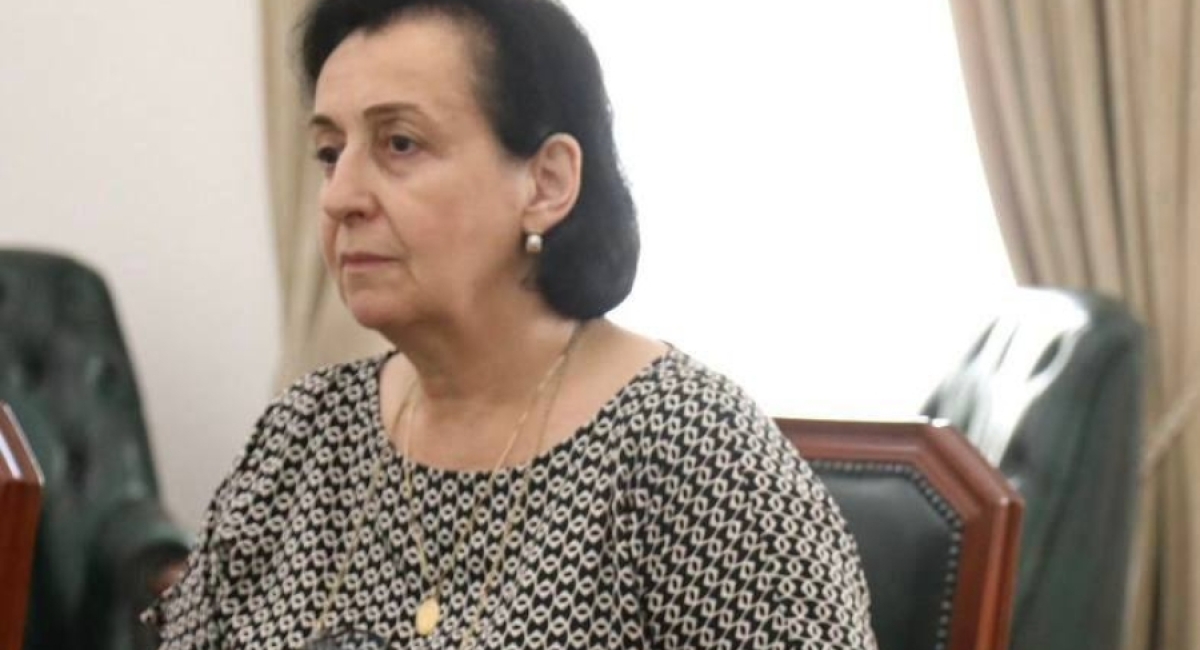 Президент Абхазии Бадра Гунба поздравил супругу Второго Президента Абхазии С. В. Багапш Марину Шония с Новым годом