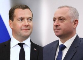 Заместитель Председателя Совета Безопасности России Дмитрий Медведев поздравил Президента Абхазии Бадру Гунба с Днем Победы и Независимости