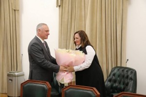 Президент Абхазии Бадра Гунба поздравил Народную артистку Абхазии и заслуженную артистку России Алису Гицба с юбилеем