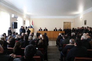 Президент Абхазии Бадра Гунба представил коллективу Администрации Ткуарчалского района нового и.о. главы Германа Качарава