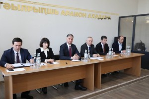 На совещании с активом Гулрыпшского района Президент Бадра Гунба отметил положительные изменения в районе