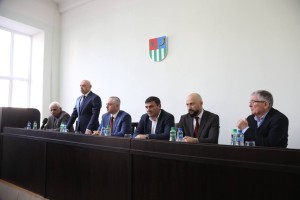 Президент Абхазии Бадра Гунба представил коллективу Администрации Гудаутского района нового и.о. главы Астамура Аргун