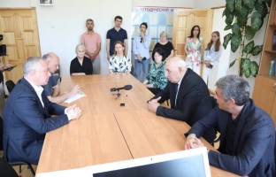 БАДРА ГУНБА ПОСЕТИЛ ЭШЕРСКУЮ ШКОЛУ