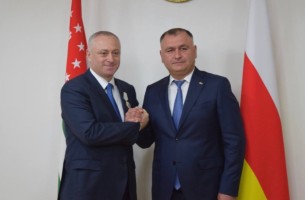 Бадра Гунба поздравил Алана Гаглоева с юбилеем