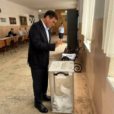 Vice-President of Abkhazia Beslan Bigvava voted in the elections of deputies of the State Duma of the Russian Federation at his place of residence in the city of Ochamchira.