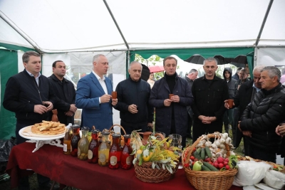 Гәынба Бадра Лыхнашҭаҟны аҽаҩра ныҳәа иалахәыз ақыҭақәа рпавилионқәа дырҭааит