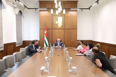 Гәынба Бадра ахәыҷтәы цхыраагӡа аиура инамаданы ишьақәгылаз аҭагылазаашьа иаргәамҵуа аҳәса гәыԥҩык идикылеит