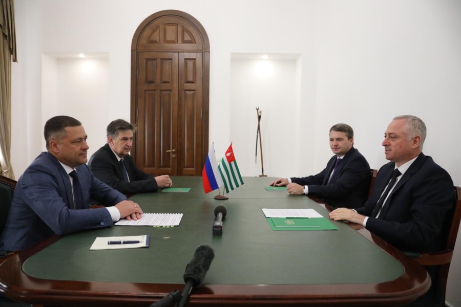 Президент Абхазии Бадра Гунба принял губернатора Псковской области Михаила Ведерникова