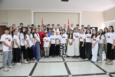 Президент Абхазии Бадра Гунба встретился сегодня с детьми из Северного Кавказа, которые отдыхают в лагере «Ахьышьҭрахь» («К истокам»)