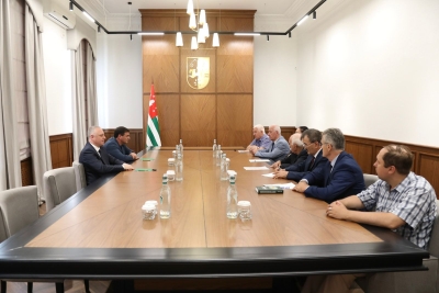 Президент Абхазии встретился с участниками Форума Совета старейшин коренных народов Евразии