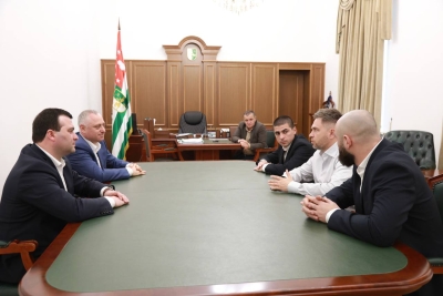 The President of Abkhazia, Badra Gunba, held a meeting with the President of the Media Football League, Nikolai Osipov, and the League’s Technical Director, Dmitry Kortava.